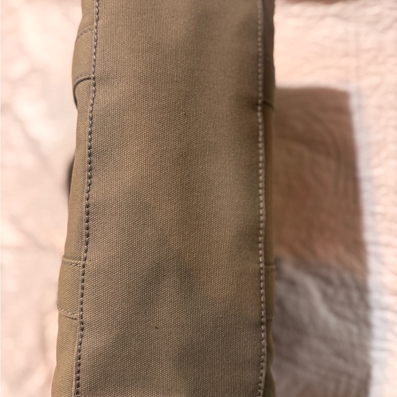 Marc Jacobs army green medium canvas Tote Bag. Comes with black body strap. - Picture 4 of 5